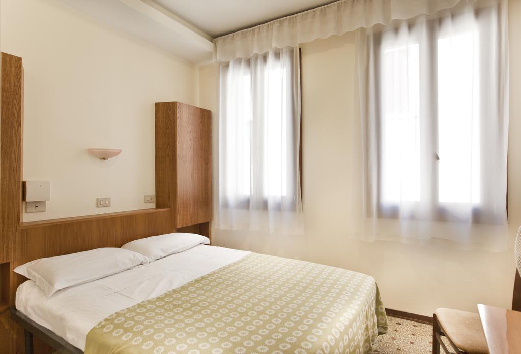 Hotel San Fantin Venice Room photo